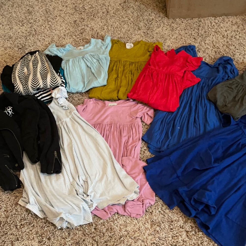 LOT of girls clothes